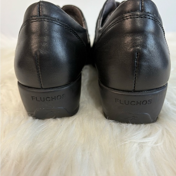 Elegant Black Leather Loafers - Picture 4 of 11